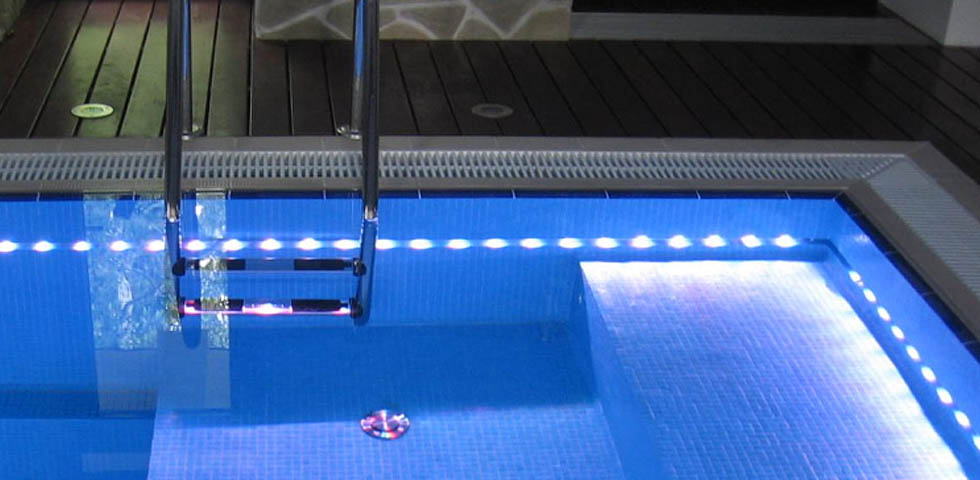 Su altında LED lent