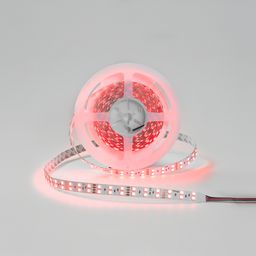 Makara üzərində RGB LED lent, qırmızı rəngdə işıq saçır