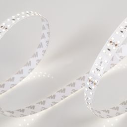 Bükülmüş hissədə iki LED lent parçası