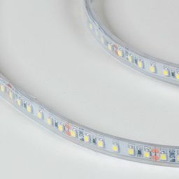 Светодиодная лента SMD3528 в чехле, крупный план
