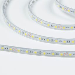 Qoruyucu örtüklü SMD5050 LED lentin yaxından görünüşü