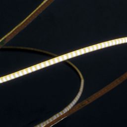 İşlək vəziyyətdə COB LED lent, bərabər və fasiləsiz işıq xətti