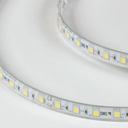 Silikon örtüklü SMD5050 LED lentinin yaxından görünüşü