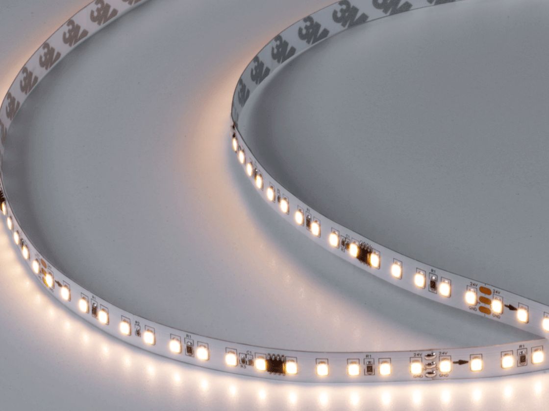 İşıqlandırılmış SMD2835 LED lent, isti ağ işıq