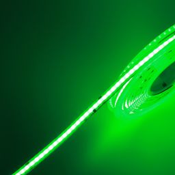 Bobində COB LED lent, yaşıl işıq saçır