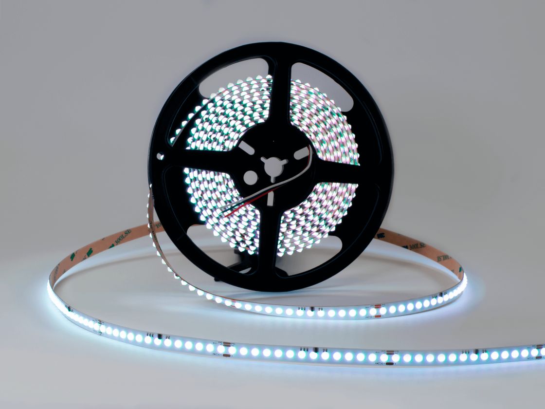 24 V gərginlikli RGB LED lent rulonu