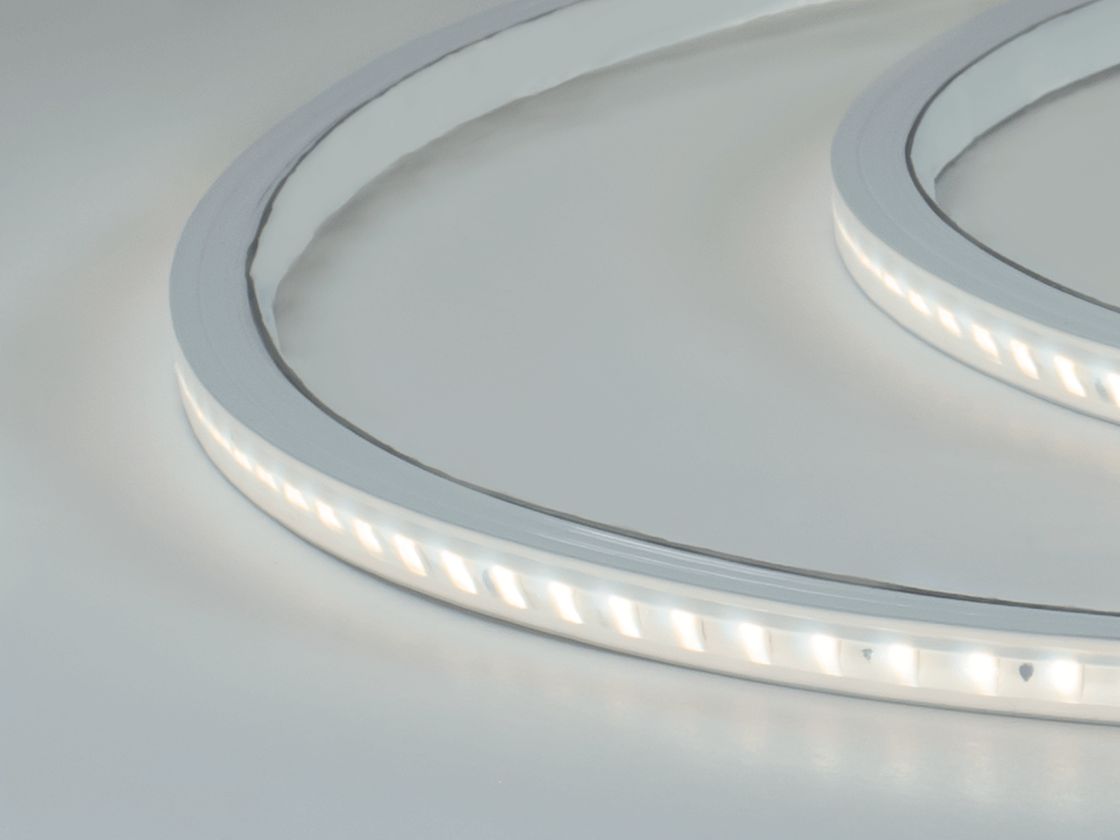 Silikon örtüklü wallwasher LED lentinin yaxından görünüşü