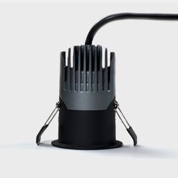 RC daxili quraşdırılan işıqlandırıcı, arxa tərəfdən radiatorla görünüş