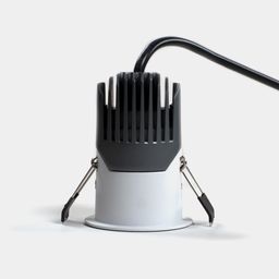 Arxa tərəf: radiator və yaylı bərkidicilər