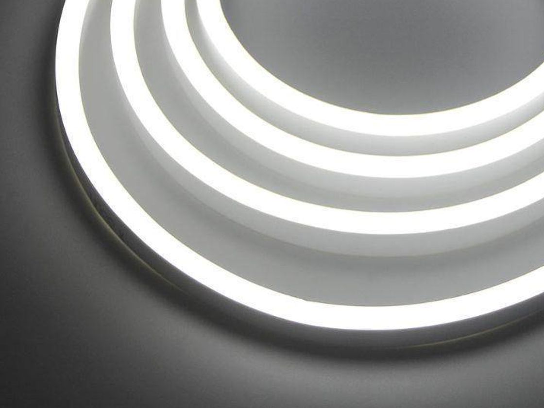 8×16 mm neon lentinin fraqmenti, işıq saçma görünüşü