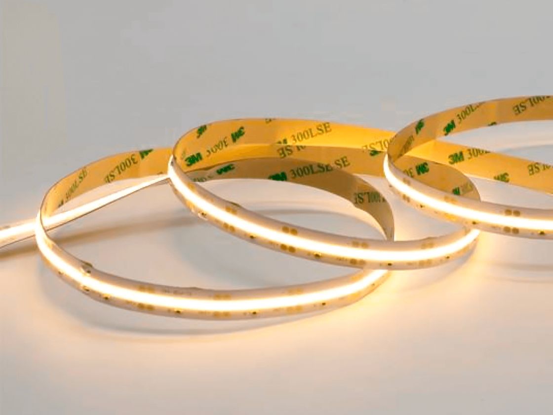 Yandırılmış COB LED lentinin yaxından görünüşü