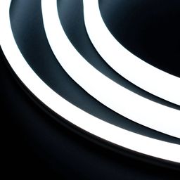220V neon LED lentin işıqlanan səthinin yaxın plan görüntüsü