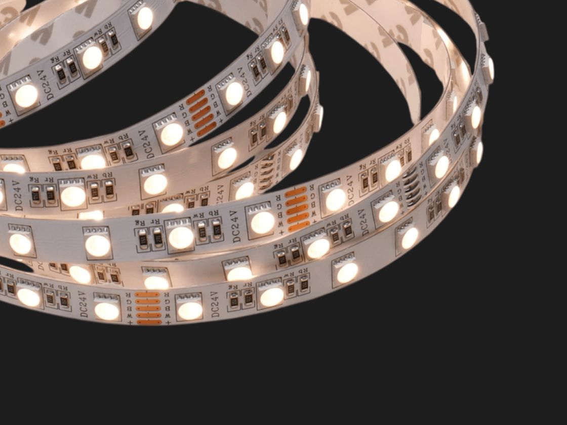 Katuskada 5050 LED lent, isti ağ işıq saçır