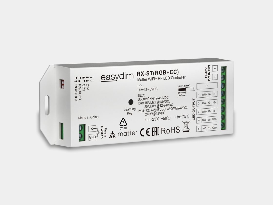 EasyBus Matter RGB+CCT qəbuledicisi — ön tərəfdən görünüş, işarələnmə və klemmlər