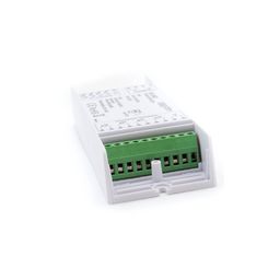 EasyDim ES-3002 gücləndiricisi, klem blokunun yaxın plan görüntüsü