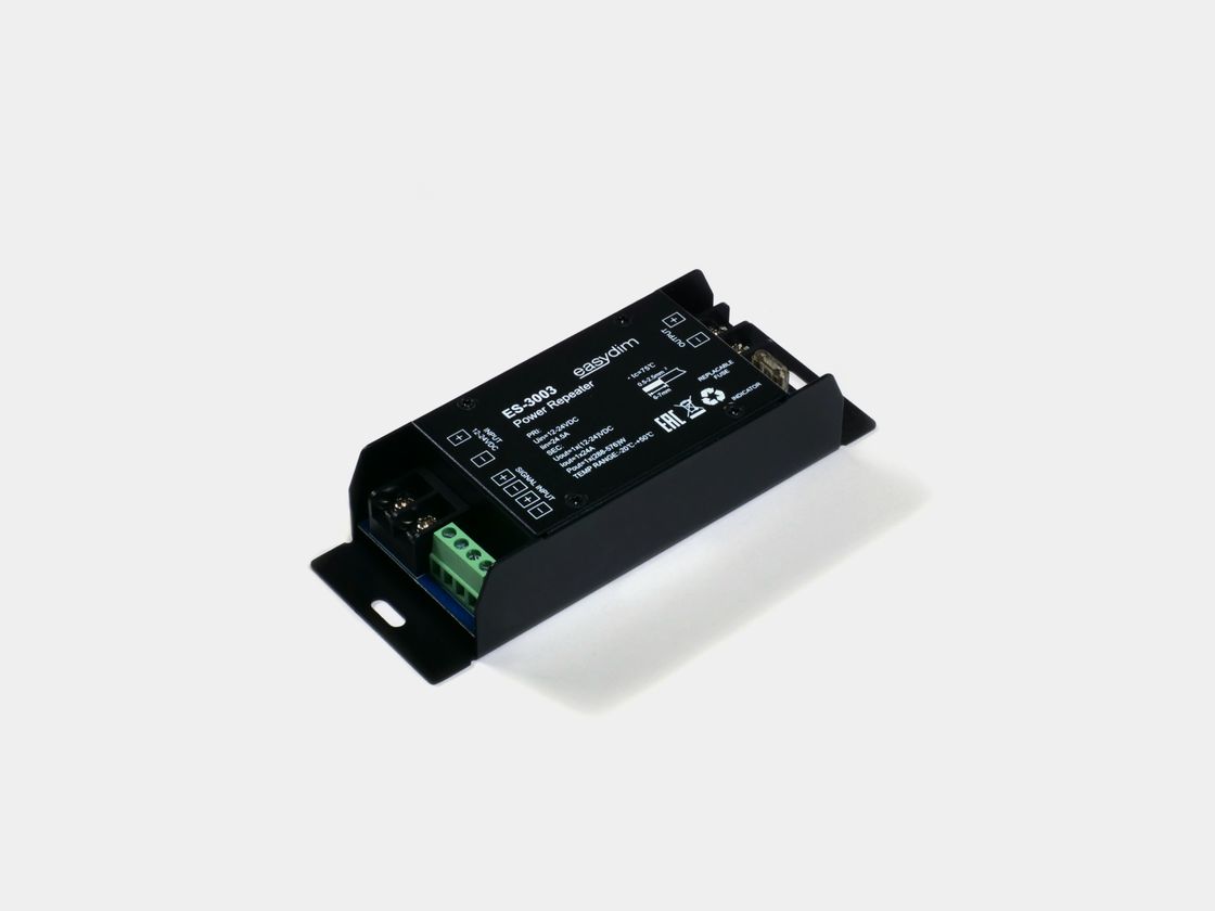 EasyDim ES-3003 qidalanma gücləndiricisi, qara korpus, klemmlər