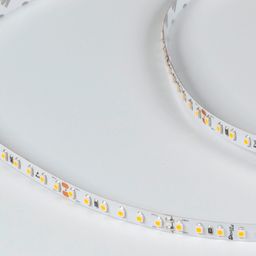 SMD3528 24V LED lentinin yaxın plan görüntüsü