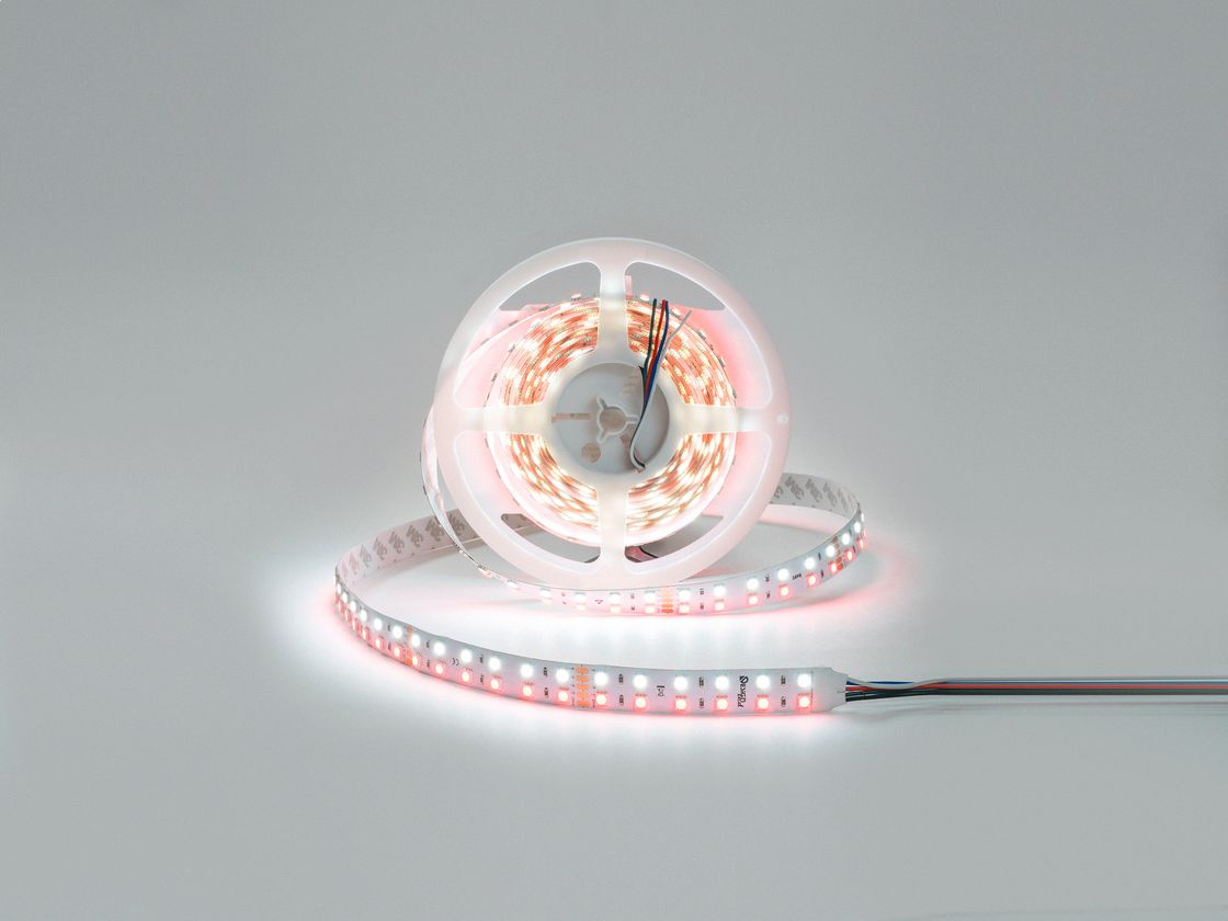RGB+W LED lentinin çarxı, qırmızı və ağ işıq saçır