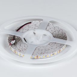 Plastik tutacaq üzərində LED lentin bobini