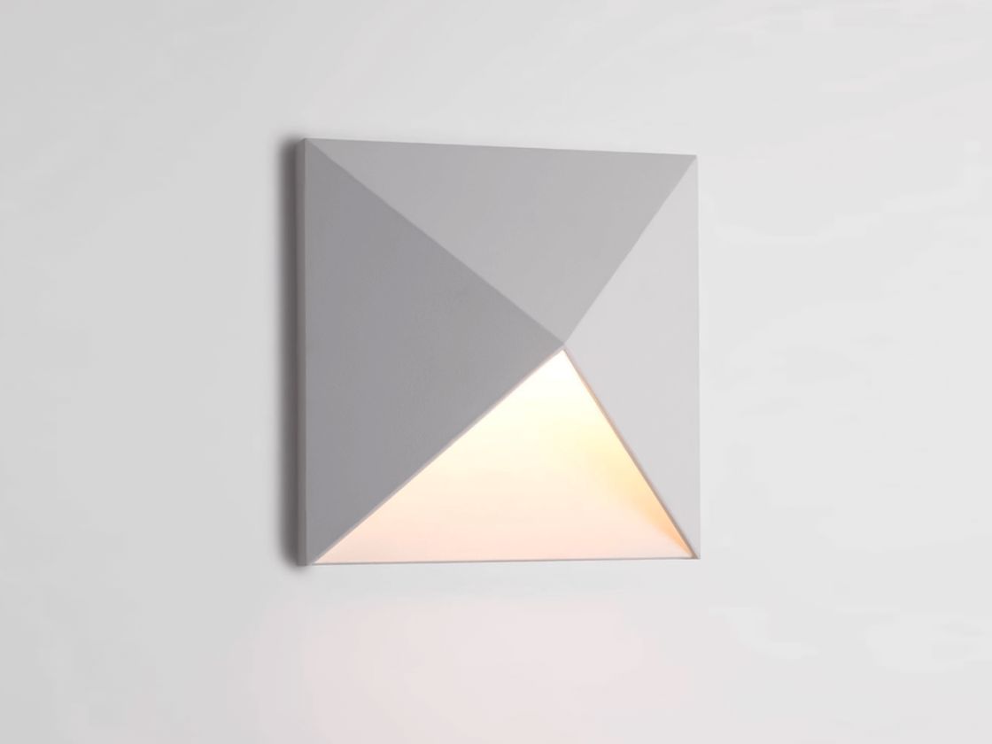 Ağ kvadrat formalı divar LED işıqlandırıcısı, ön tərəfdən görünüş