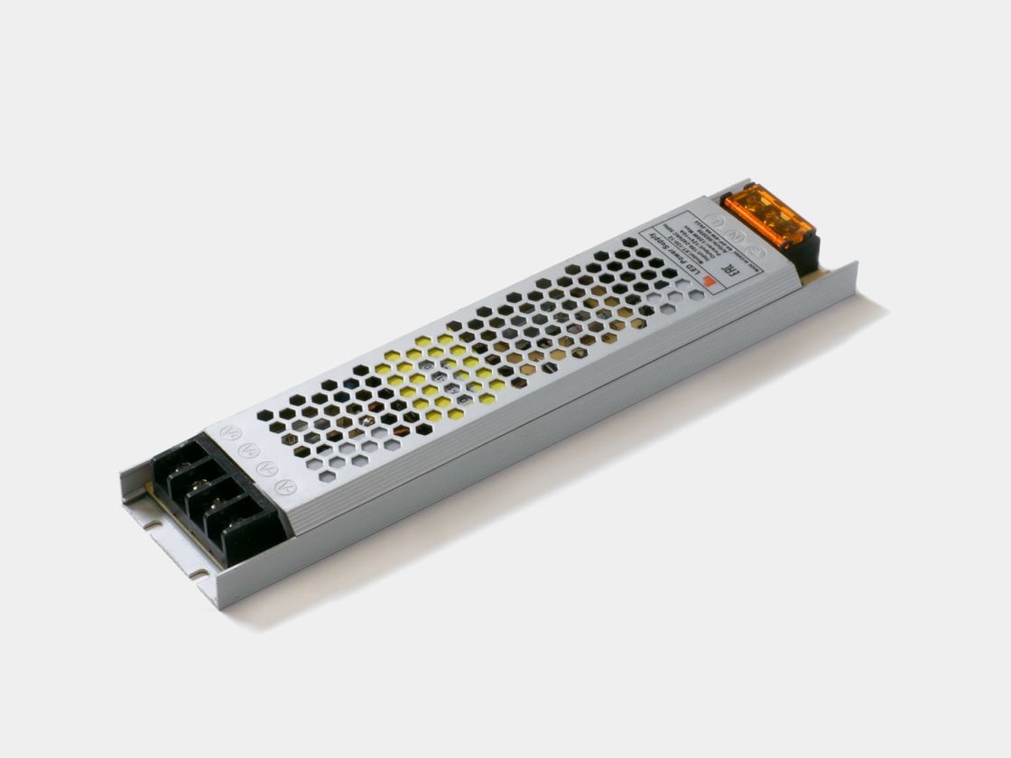 Metal korpusda IP20 ultra nazik qida bloku