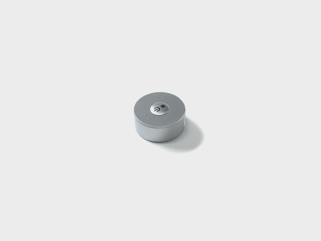 EasyDim DESK mini RF pultu, gümüş rəng, yuxarıdan görünüş