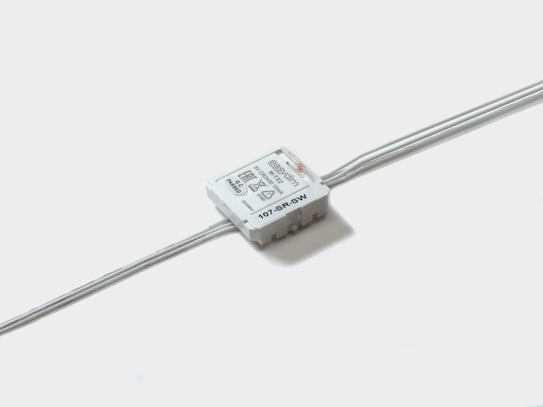 Qoşulmuş naqilləri olan EasyDim W-TX2 radio ötürücü