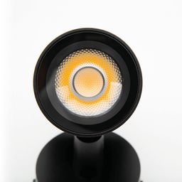 Qara rəngli yerüstü montajlı küçə işıqlandırıcısı, ön görünüş, optika