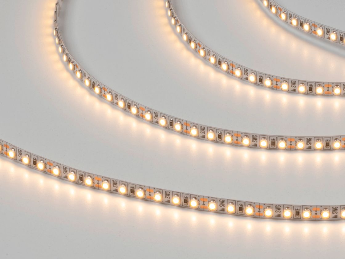 İşlək vəziyyətdə SMD3528 LED lent, isti ağ işıq