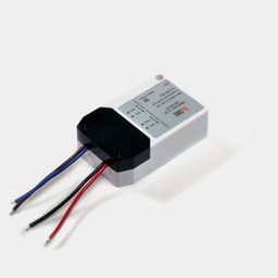 PWM-240-12/24 PWM modulu, naqillərlə alt tərəfdən görünüş