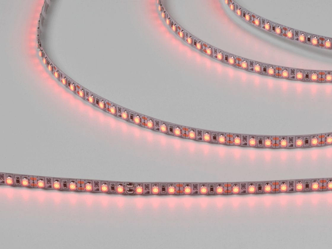 SWG 3528 LED lentinin qırmızı işıq saçması, yaxın plan görüntü