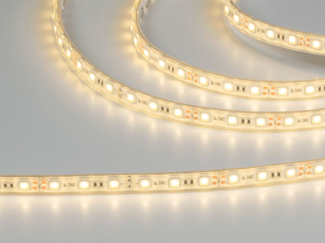 SMD5050 LED lent, isti ağ işıq — yaxın plan görüntü