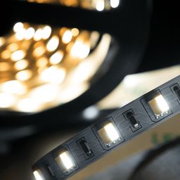SMD5050 LED lentinin fraqmenti, soyuq ağ işıq
