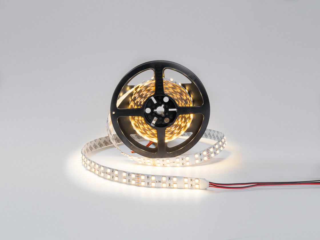 SMD5050 isti ağ LED lentinin bobini, qoşulu vəziyyətdə