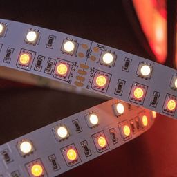 İş prosesində SMD5050 RGBW LED lent: isti tonlarda işıqlandırma