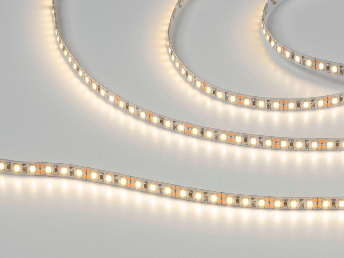 SMD2835 LED lent, neytral ağ işıq, yandırılmış vəziyyətdə, yaxın plan
