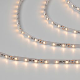 İşlək vəziyyətdə SMD3528 LED lent, isti işıq saçması