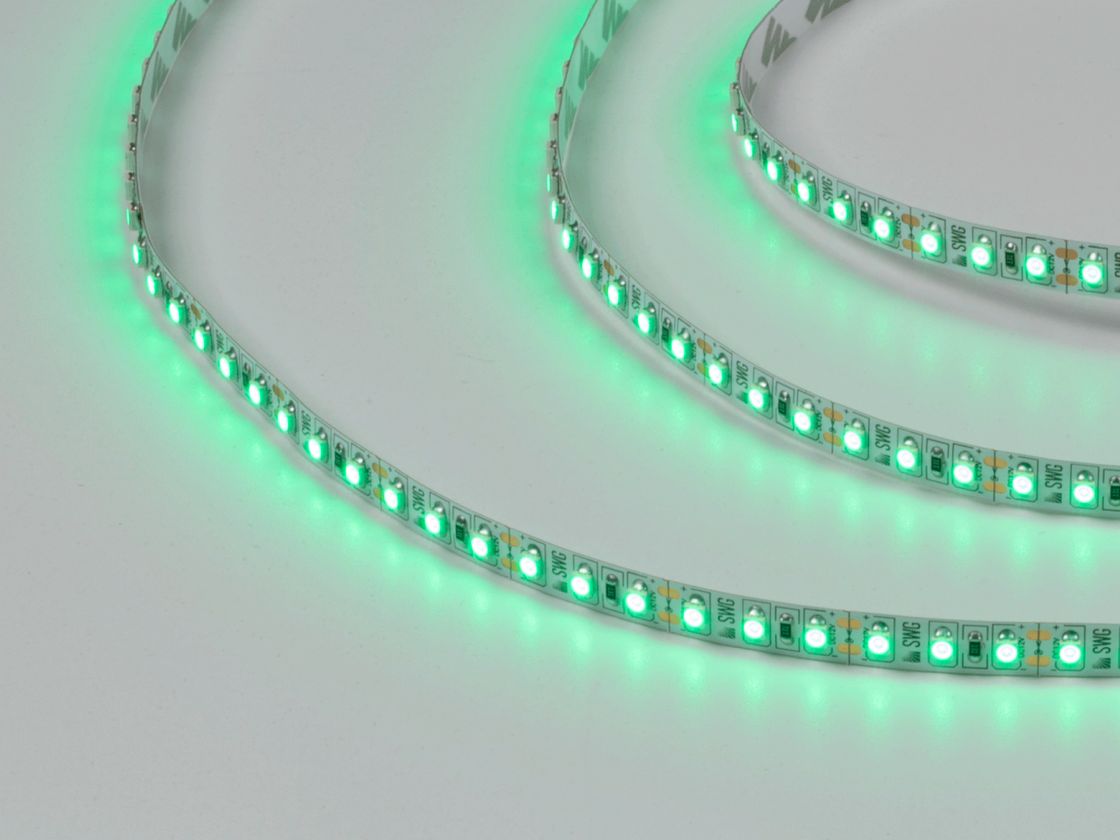 Yaşıl işıqlı SMD3528 LED lentin yaxın plan görüntüsü