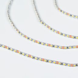 Ağ əsas üzərində SMD3528 LED lent, yuxarıdan görünüş